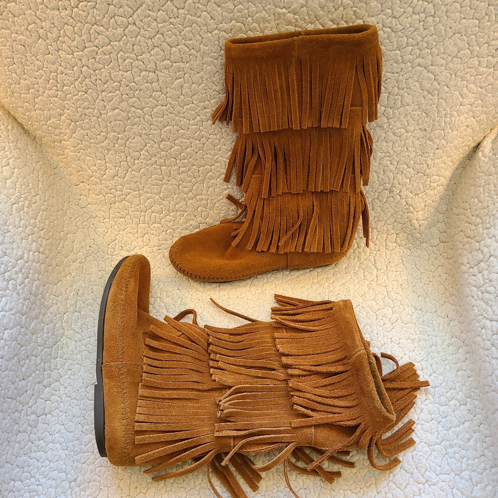 Minnetonka dusty brown suede 3 layer fringe boots